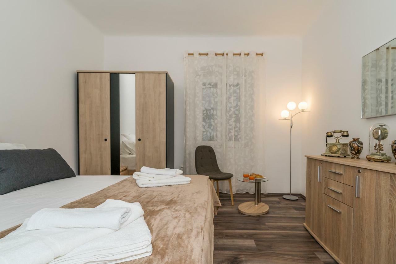 Rooftop City View Apartment In The Palace Walls Сплит Екстериор снимка